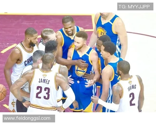 勇士与湖人激战加时赛经典对决再现篮球巅峰对决 勇士与湖人激战加时赛经典对决再现篮球巅峰对决